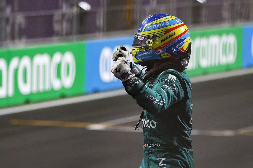 Fernando Alonso, Aston Martin F1 Team, tercer clasificado, celebra en Parc Ferm&eacute;