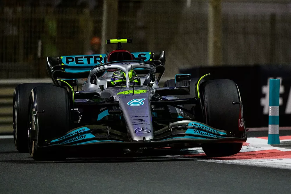 Lewis Hamilton, Mercedes W13