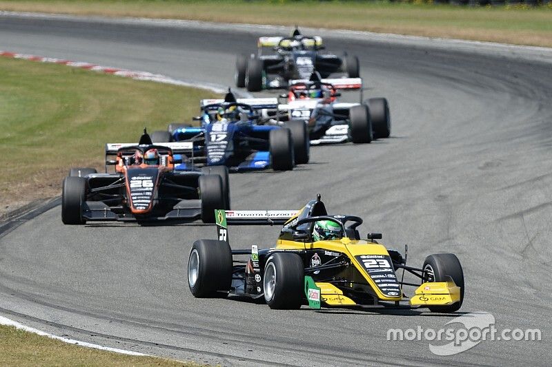 Caio Collet lidera em prova da TRS em Teretonga
