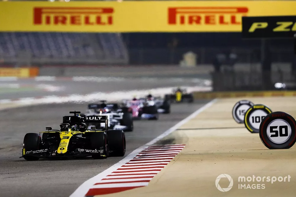Daniel Ricciardo, Renault F1 Team R.S.20, Daniil Kvyat, AlphaTauri AT01