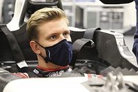 Mick Schumacher pasó cuarentena para hacerse el asiento del Haas