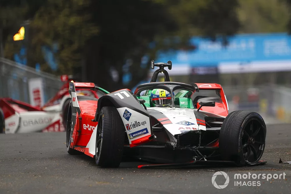 Lucas Di Grassi, Audi Sport ABT Schaeffler, Audi e-tron FE07, crashes out