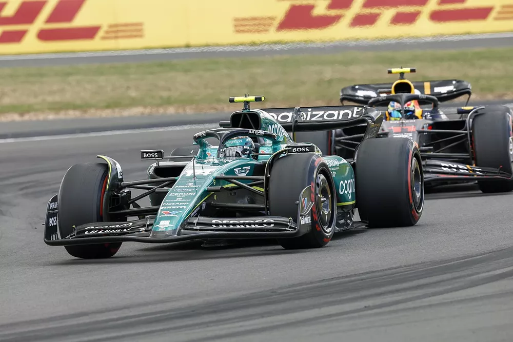 Fernando Alonso, Aston Martin AMR23, Sergio Perez, Red Bull Racing RB19
