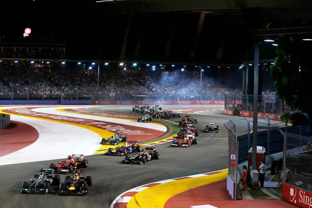 Sebastian Vettel, Red Bull RB9 Renault, and Nico Rosberg, Mercedes W04, at the start ahead of Fernando Alonso, Ferrari F138, Lewis Hamilton, Mercedes W04