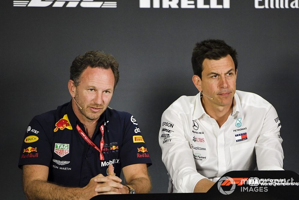 Christian Horner, directeur, Red Bull Racing, Toto Wolff, directeur sportif, Mercedes AMG et Cyril Abiteboul, directeur, Renault F1 Team en conférence de presse