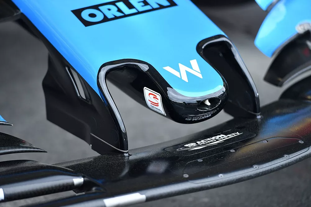 Le logo Senna sur l'avant d'une Williams FW42 