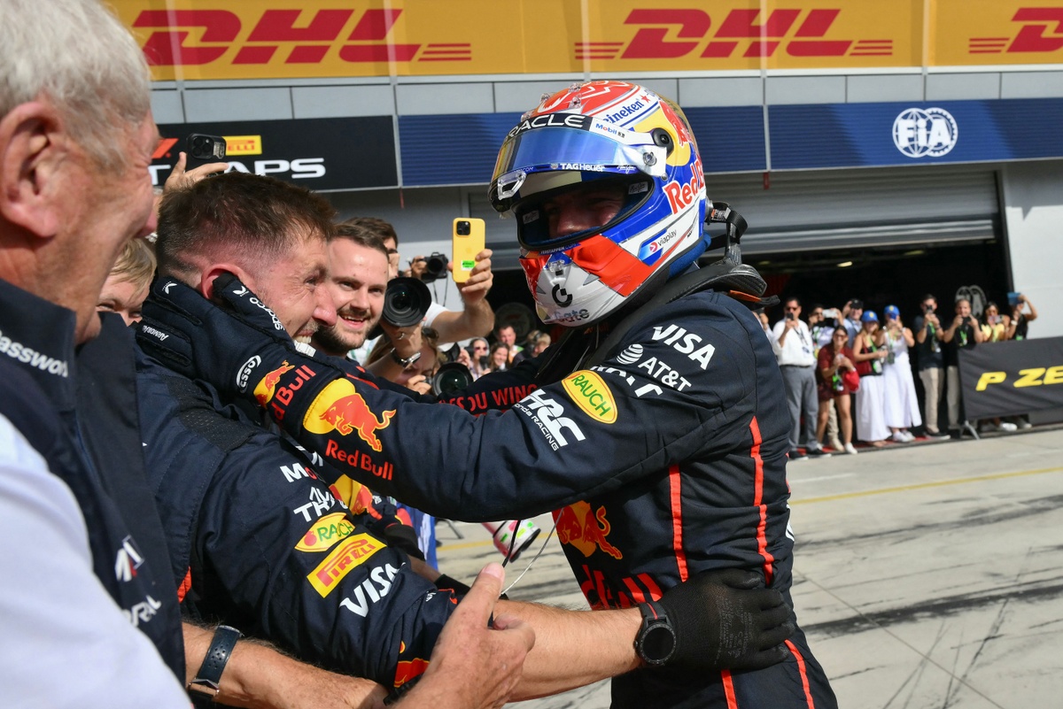 Verstappen will stay at Red Bull unless it struggles in F1 2026 - Coulthard