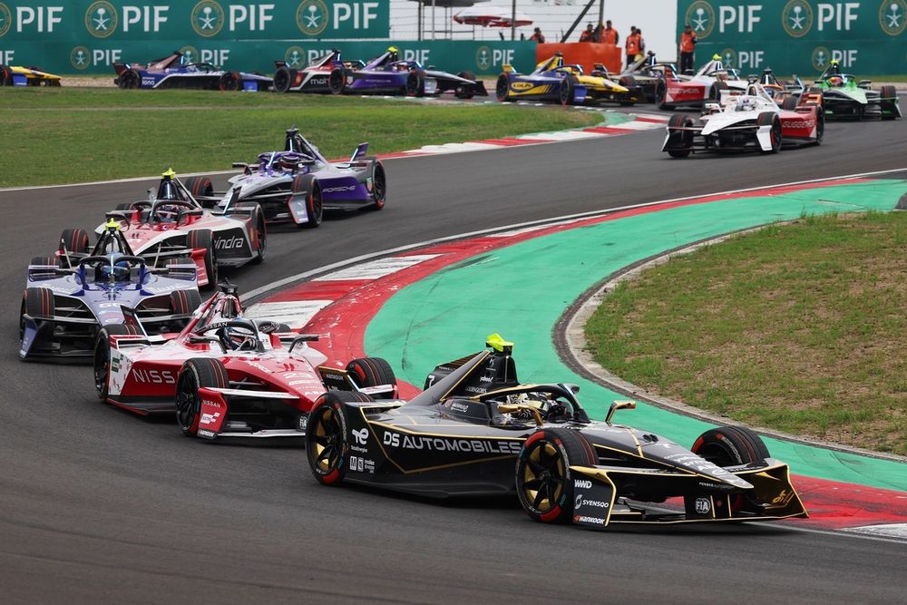 Maximilian Guenther, DS Penske, Oliver Rowland, Nissan Formula E Team