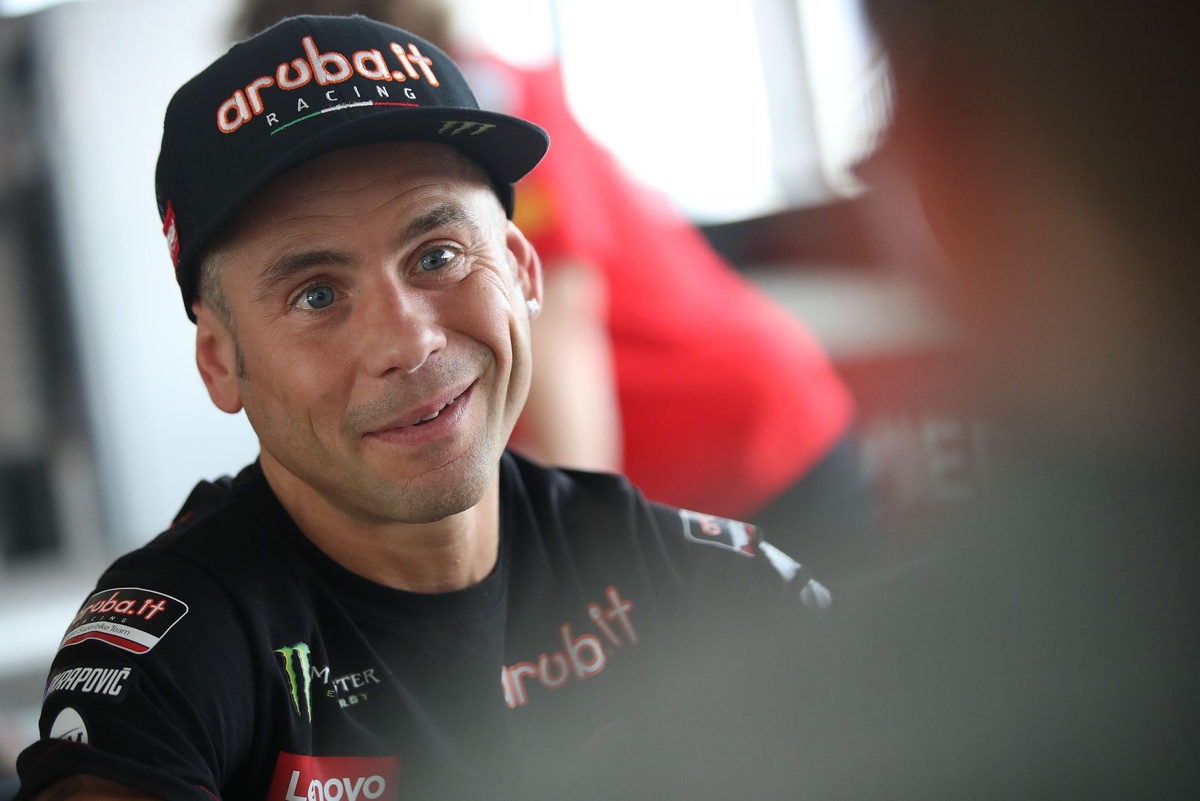 WSBK | Per un Rea che lascia, c'è Bautista che prosegue: nel 2026 correrà con Barni
