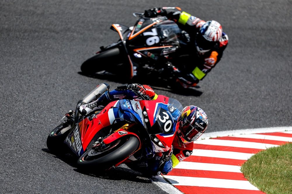 鈴鹿8耐：決勝レース2時間｜2人体制のホンダワークスが快調にレース