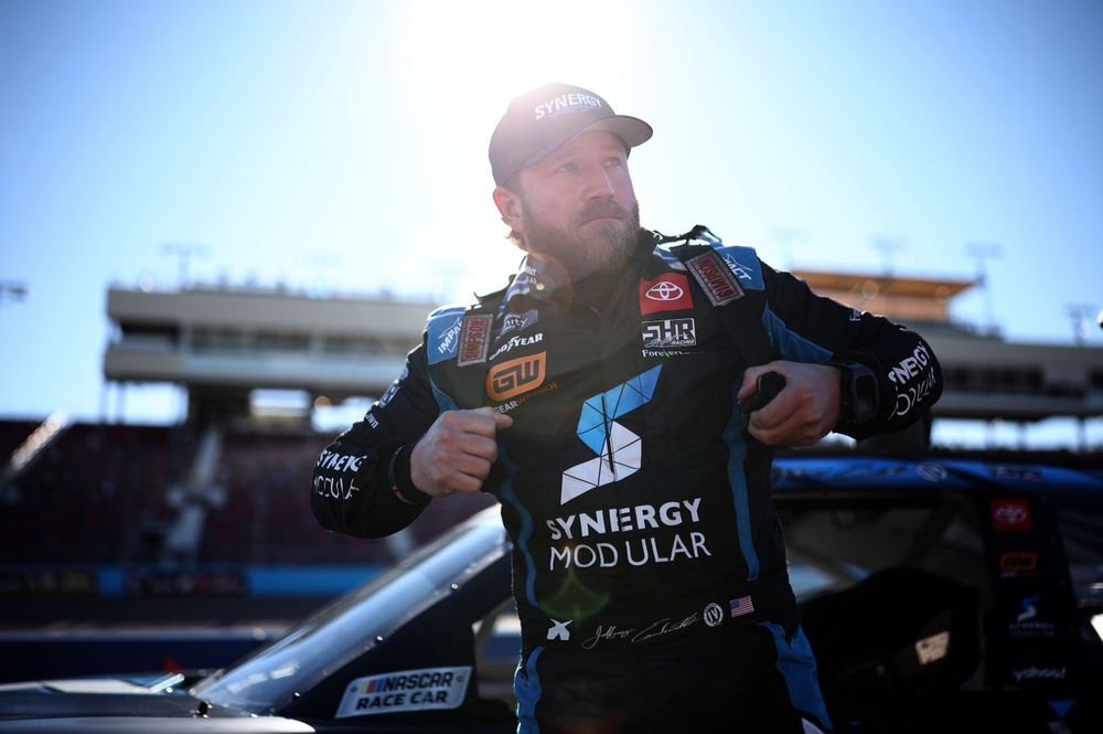 Talladega entry list features 39 Cup cars, 41 Xfinity, and an Earnhardt