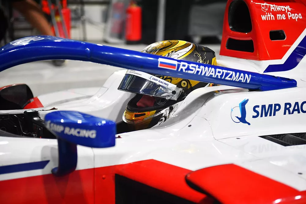 Robert Shwartzman, Prema Racing, 2nd position, in Parc Ferme 