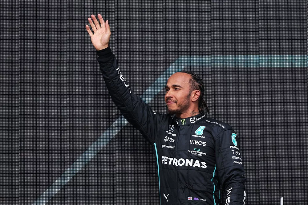 Lewis Hamilton, Mercedes-AMG, celebra en el podio