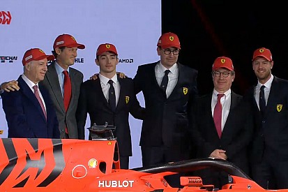 Presentazione Ferrari SF90: Elkann ha voluto toccare con mano la nuova Rossa