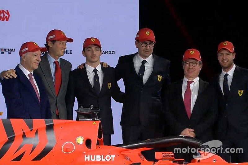 Presentazione Ferrari SF90: Elkann ha voluto toccare con mano la nuova Rossa