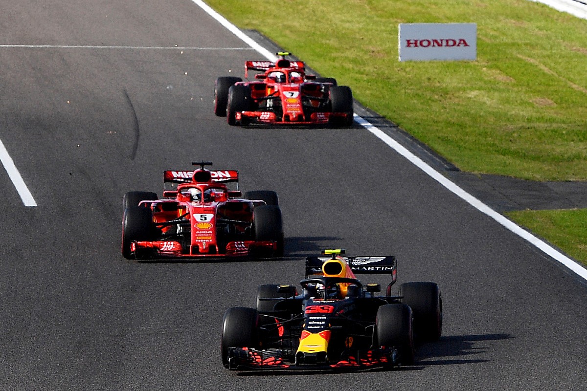 Vettel praat liever persoonlijk met Verstappen over rijstijl