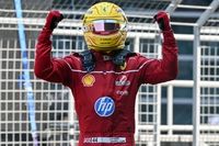 Hamilton calla a sus críticos con una victoria al sprint en China