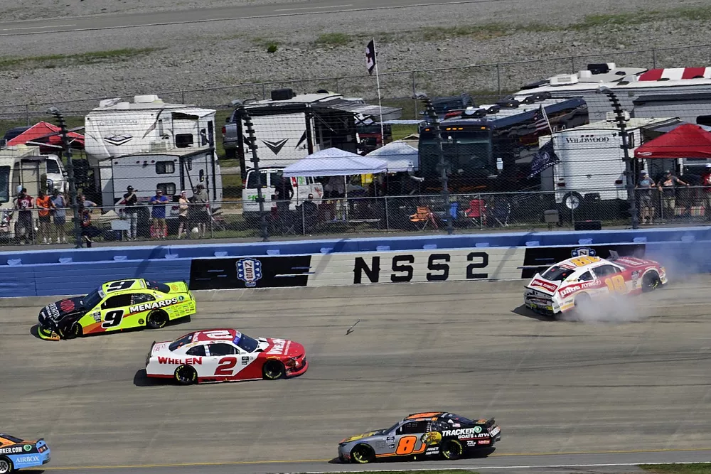 Sammy Smith, Joe Gibbs Racing, Pilot Flying J Toyota Supra spins