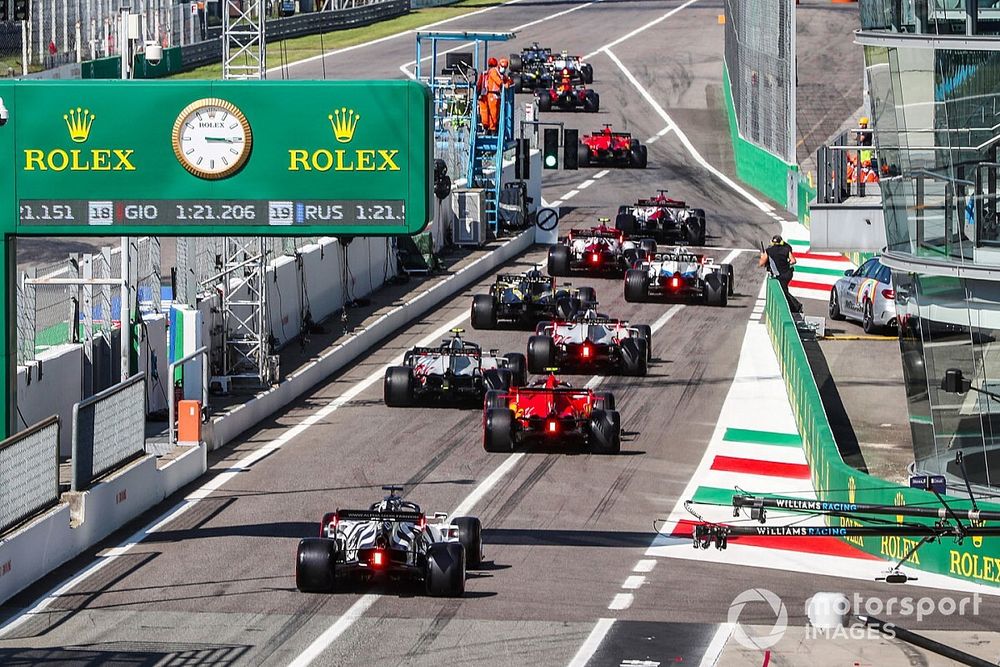 The drivers all head for the track at the start of Q1