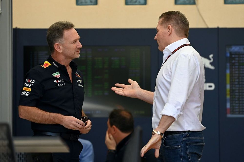 Christian Horner, director de Red Bull Racing, con Jos Verstappen