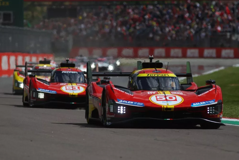 Restart, #50 Ferrari AF Corse Ferrari 499P: Antonio Fuoco, Miguel Molina, Nicklas Nielsen leads