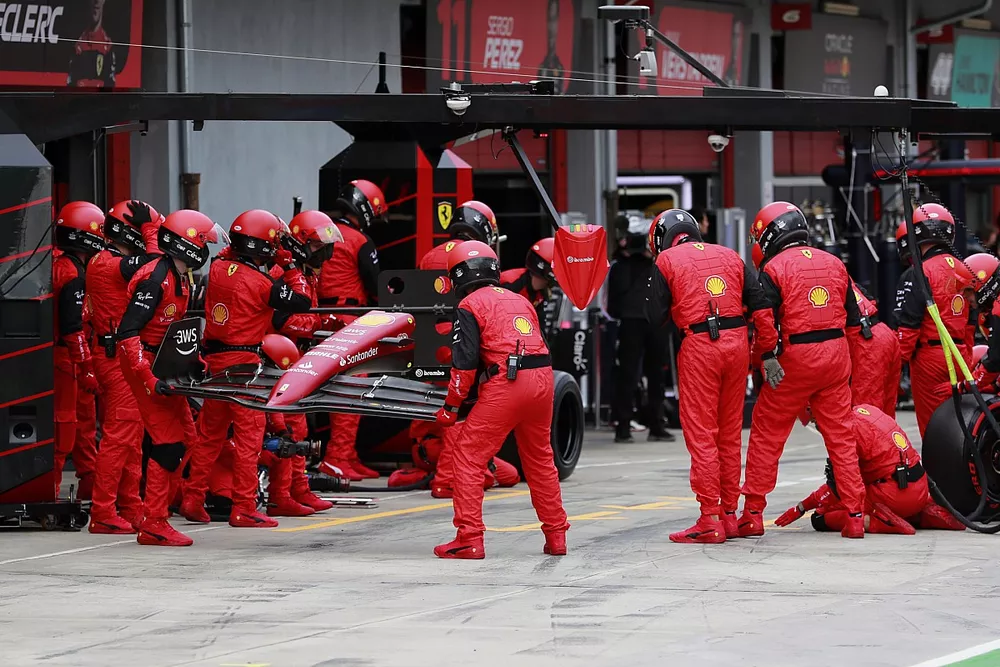 The Ferrari pit crew prepare a new front wing for Charles Leclerc, Ferrari F1-75