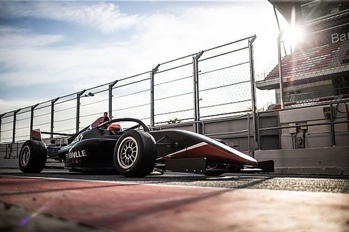 Kucharczyk trzeci w pierwszym wyścigu