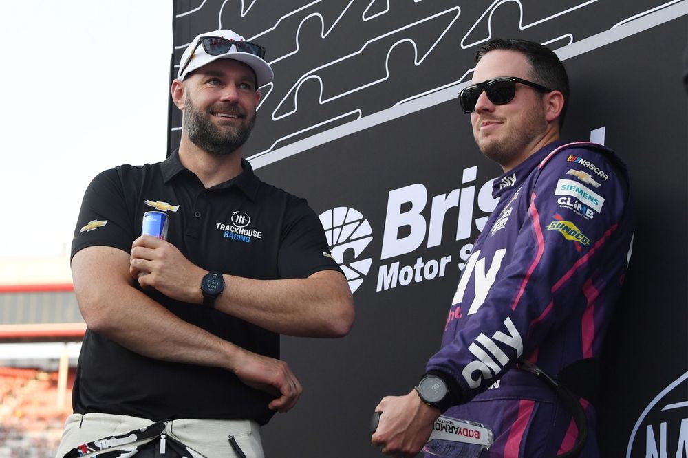 Shane van Gisbergen, Trackhouse Racing Chevrolet; Alex Bowman, Hendrick Motorsports Chevrolet