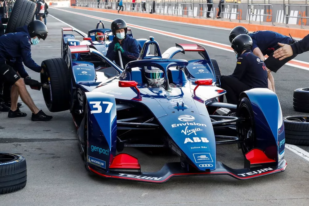 Practice pit stop for Nick Cassidy, Envision Virgin Racing, Audi e-tron FE07 
