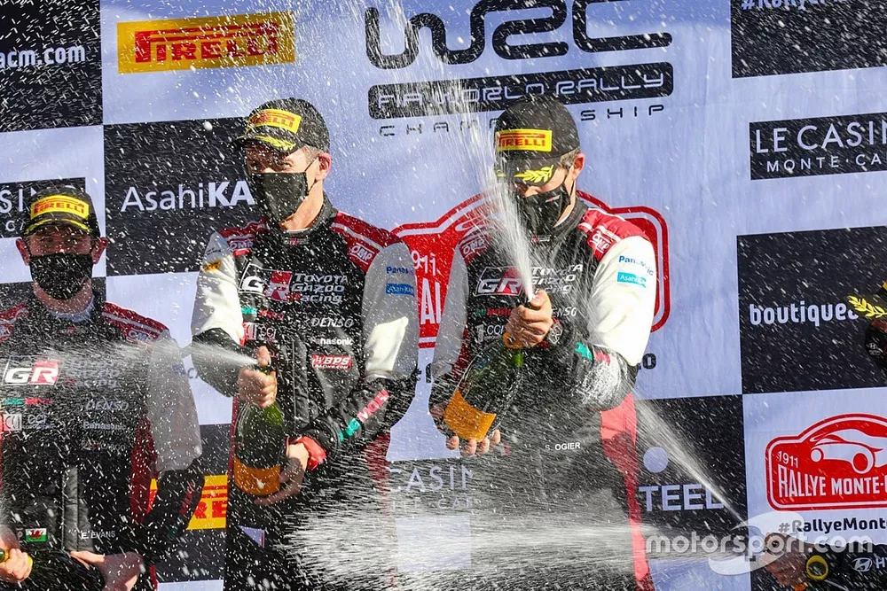 Podio: tercer lugar Thierry Neuville, Martijn Wydaeghe, Hyundai Motorsport Hyundai i20 Coupe WRC