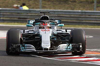 Mercedes rijdt met halo tijdens ochtend tweede testdag Hongarije
