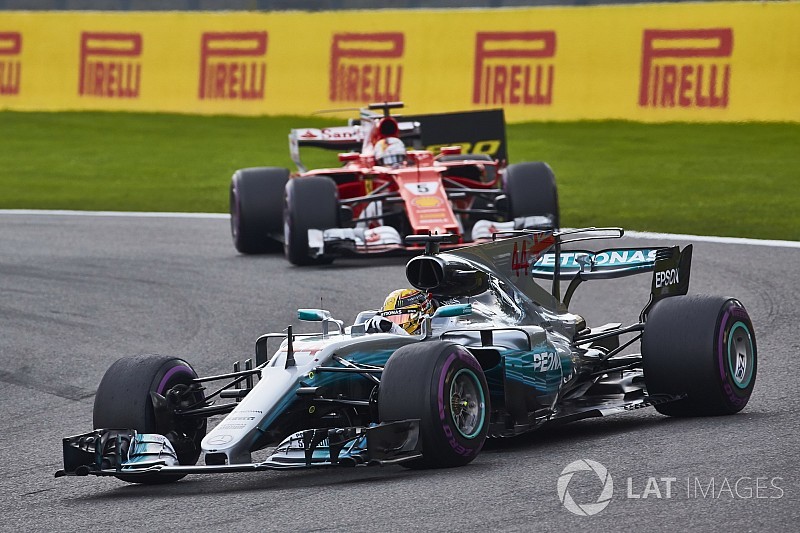 https://cdn-2.motorsport.com/images/amp/6ARo7Jq0/s6/f1-belgian-gp-2017-lewis-hamilton-mercedes-amg-f1-w08-sebastian-vettel-ferrari-sf70h-5382513.jpg
