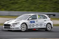 Thed Bjork encabeza el dominio de Hyundai con la pole 