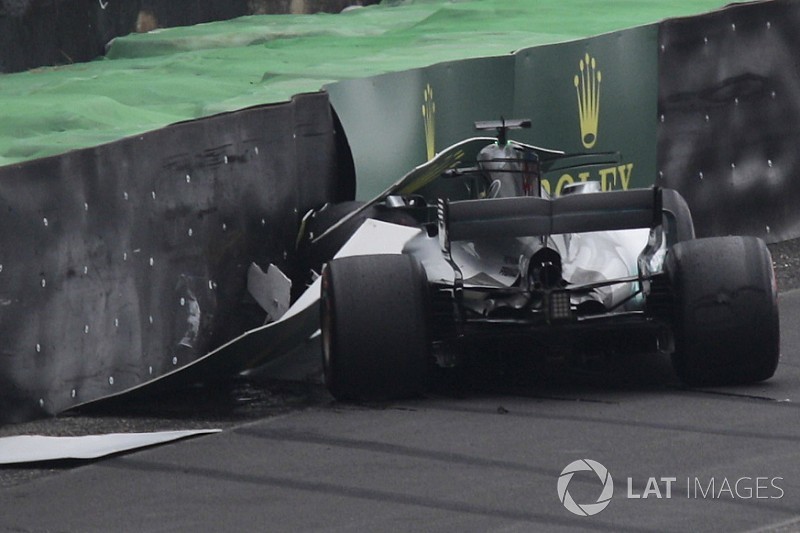Mercedes: Hamilton parte dalla pit lane perché cambia motore