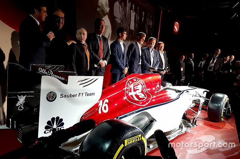 Marcus Ericsson y Charles Leclerc, Sauber, Jean Todt, Presidente de FIA, Chase Carey, CEO y Presiden