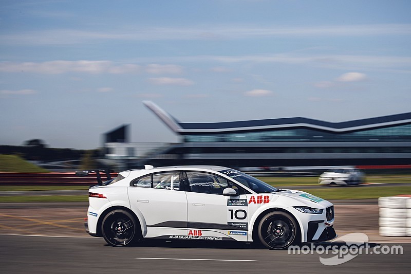 Debut Jaguar eTrophy dengan 11 mobil