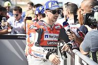 Lorenzo: "Tengo el pie muy hinchado y no s&eacute; si me podr&eacute; poner la bota"