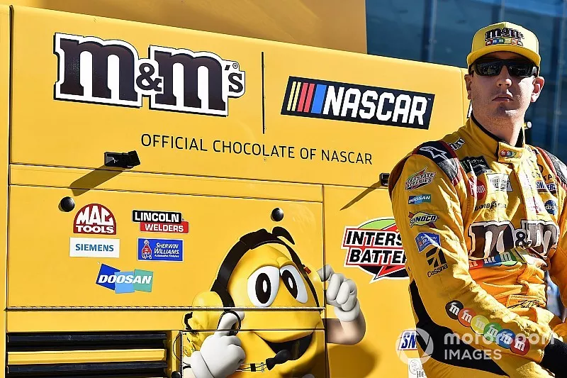 Kyle Busch, Joe Gibbs Racing, Toyota Camry M&M's