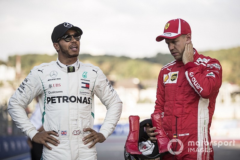 Hamilton geniet van gevecht: “Moeilijkste jaar tegen zwaarste tegenstander”