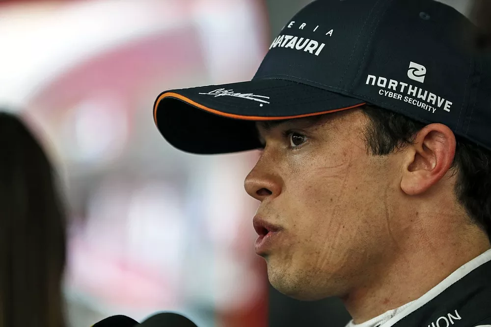 Nyck de Vries, Scuderia AlphaTauri, is interviewed after the race