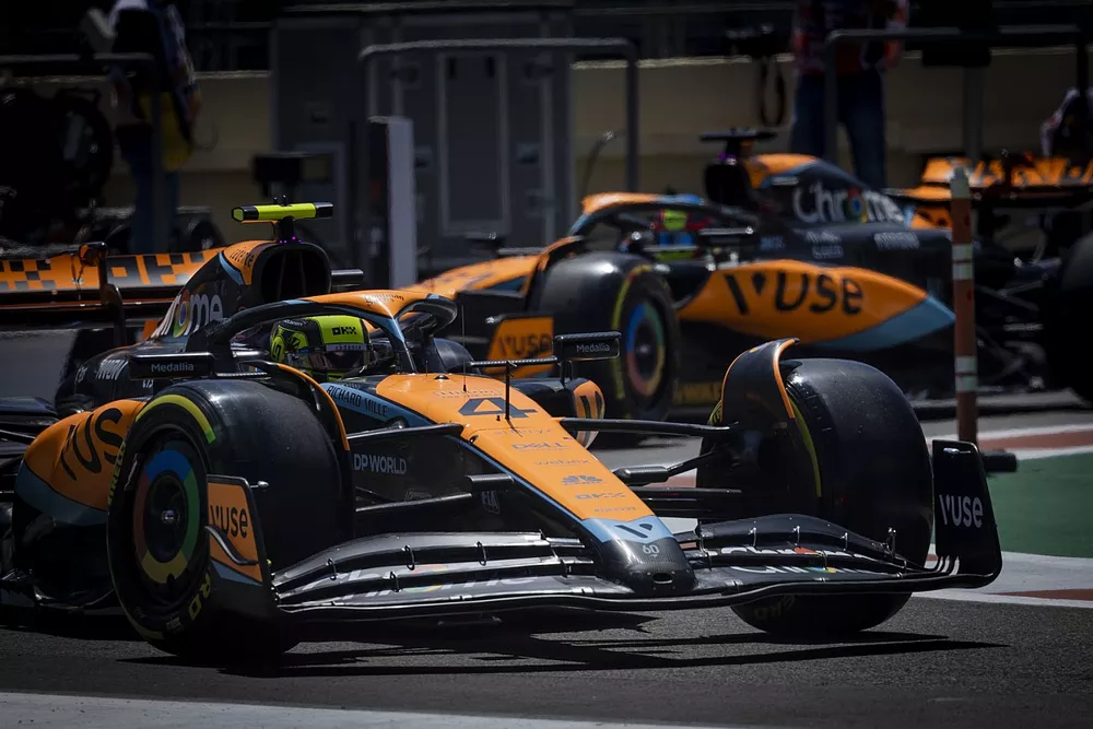 Lando Norris, McLaren MCL60, Oscar Piastri
