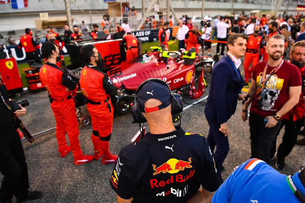 Adrian Newey, Chief Technology Officer, Red Bull Racing, on the grid, looking at the Ferrari