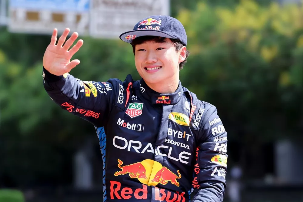 Yuki Tsunoda lors d'une d&eacute;monstration Red Bull