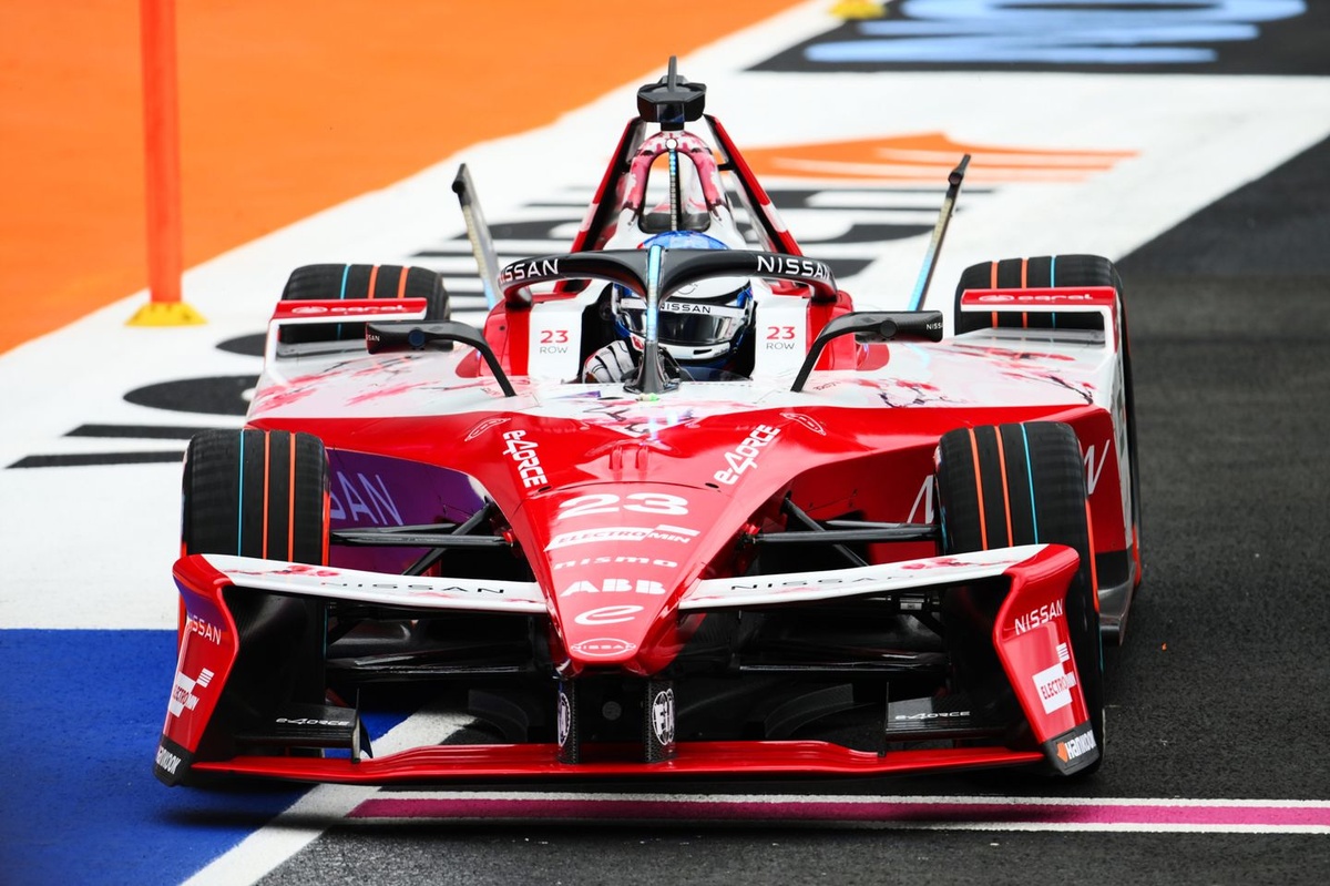 日産のローランドが今季初勝利！ セーフティカーも味方に上位陣ごぼう