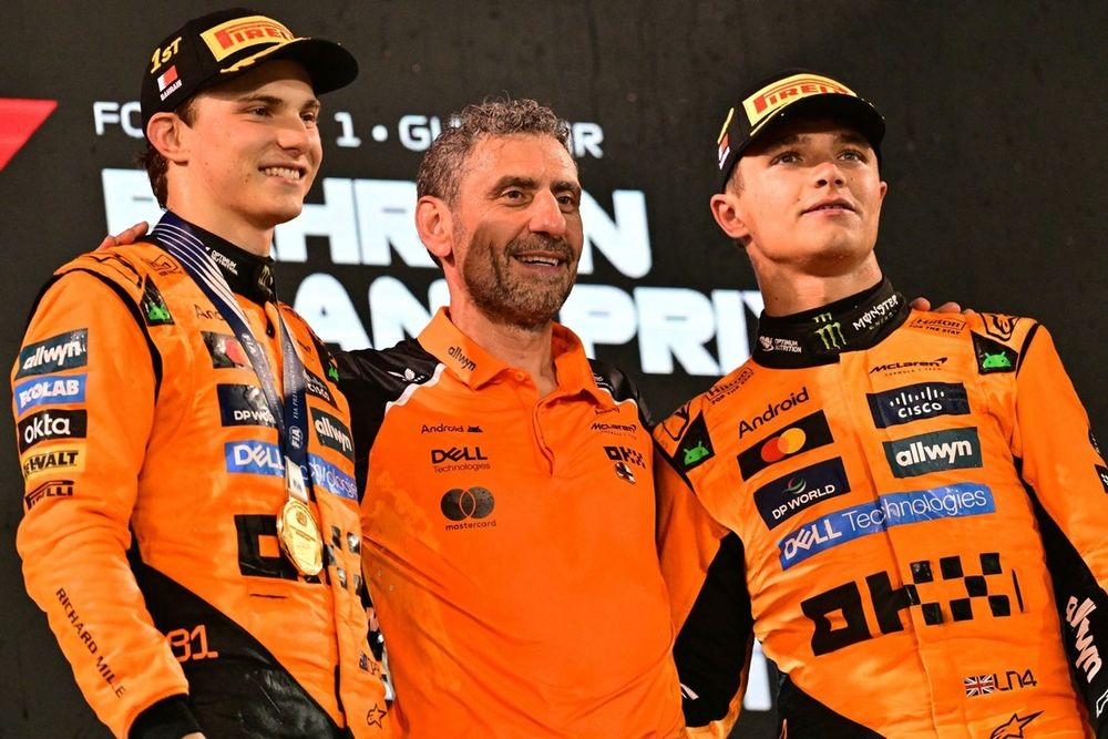 لاندو نوريس، مكلارين وأوسكار بياستري، مكلارين وأندريا ستيلا، مدير فريق مكلارين

