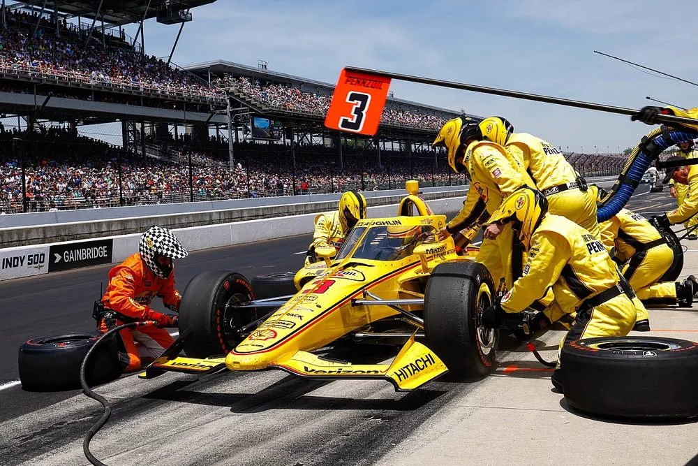 Scott McLaughlin, Team Penske Chevrolet Pit stop