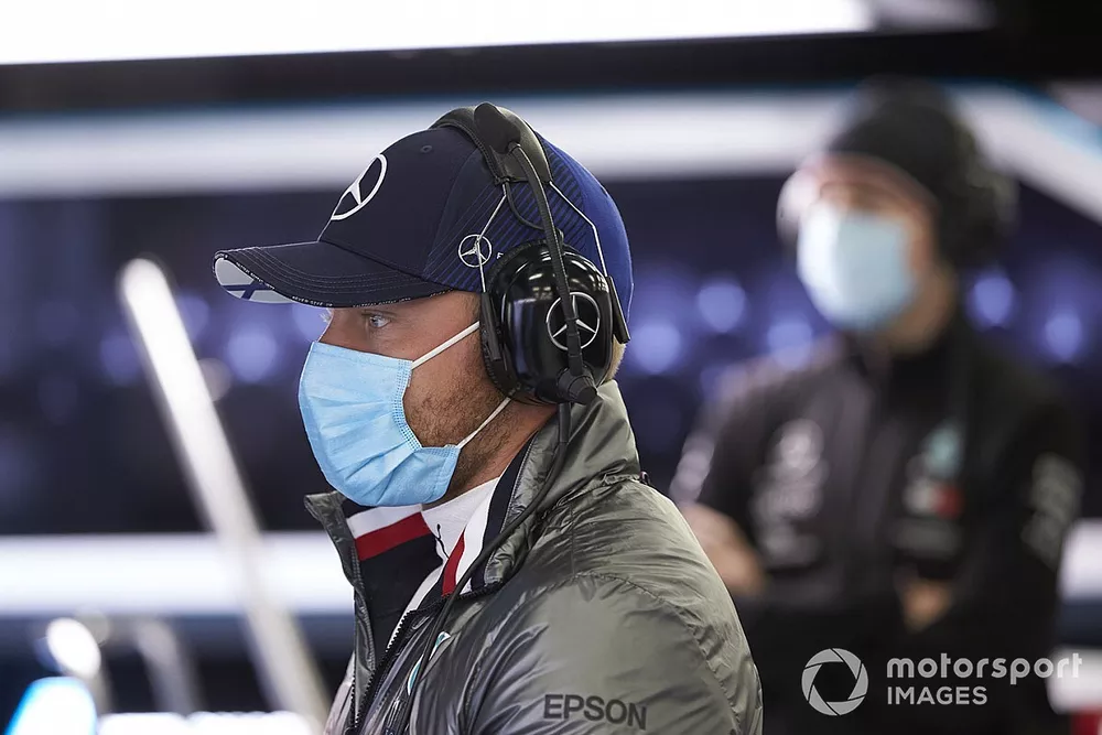 Valtteri Bottas porte un masque