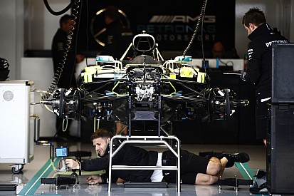 Mercedes change une pièce sur ses F1 suite à un problème