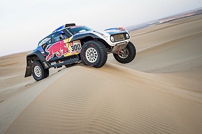 Sainz cae en una zanja y pierde opciones en el Dakar 2019