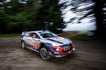 Neuville, yol dışına çıkarak zaman kaybetti